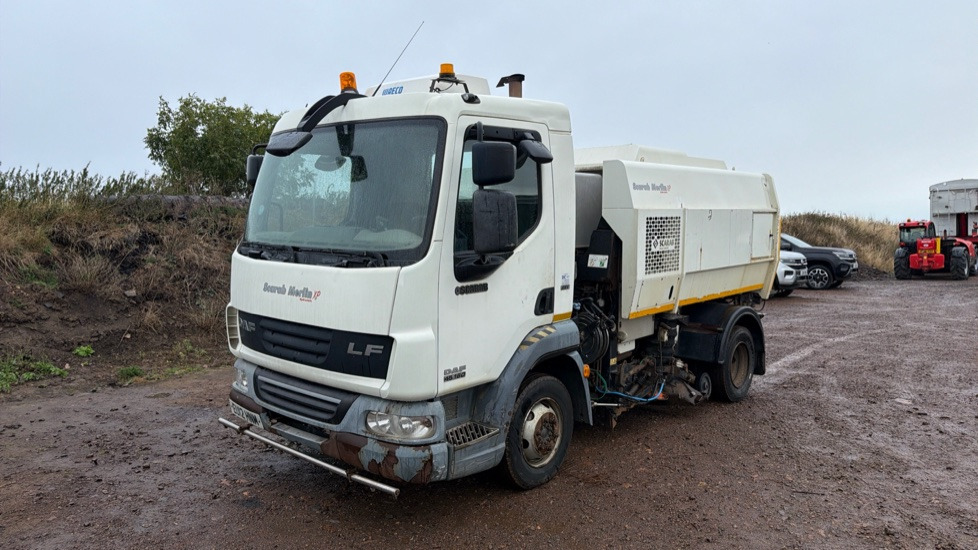 DAF LF 45.160 - 道路清扫机:图2 DAF LF 45.160 - 道路清扫机:图2