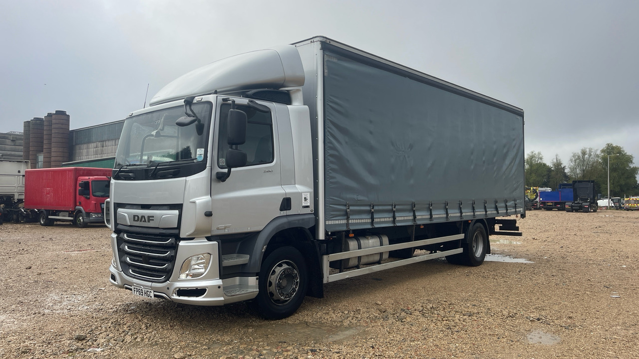 Daf CF 260 - 侧帘卡车:图2 Daf CF 260 - 侧帘卡车:图2