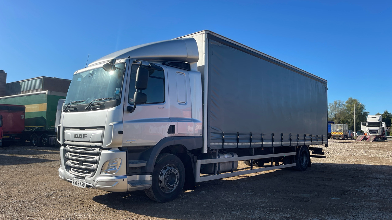 Daf CF 260 - 侧帘卡车:图2 Daf CF 260 - 侧帘卡车:图2