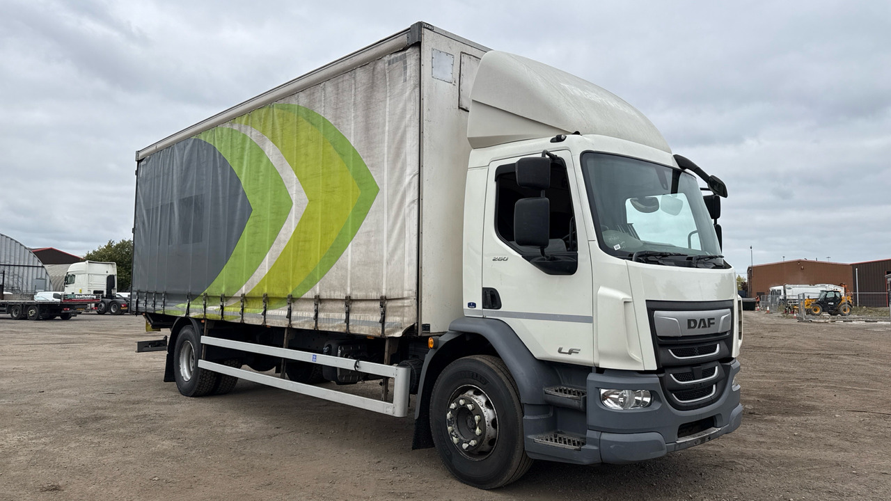 Daf LF 260 - 侧帘卡车:图1 Daf LF 260 - 侧帘卡车:图1