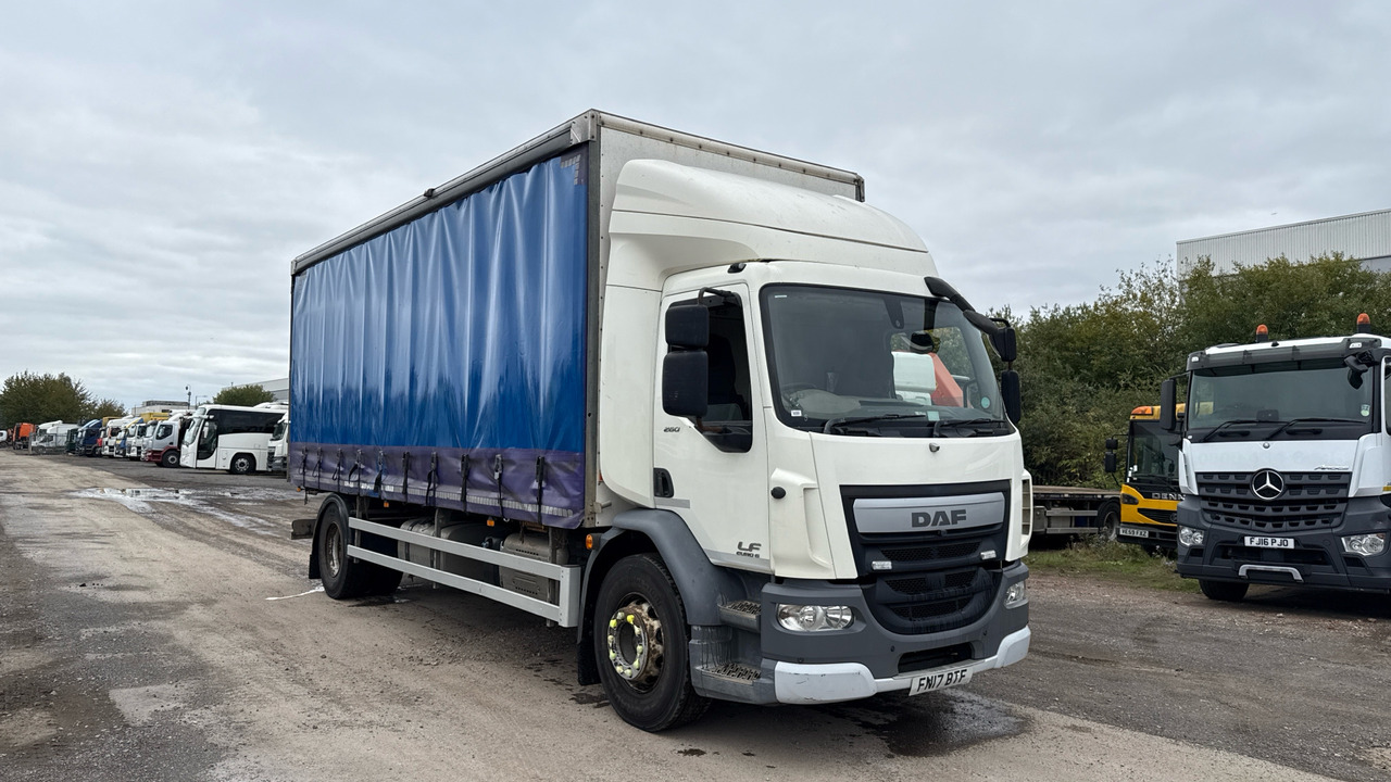 Daf LF 260 - 侧帘卡车:图1 Daf LF 260 - 侧帘卡车:图1