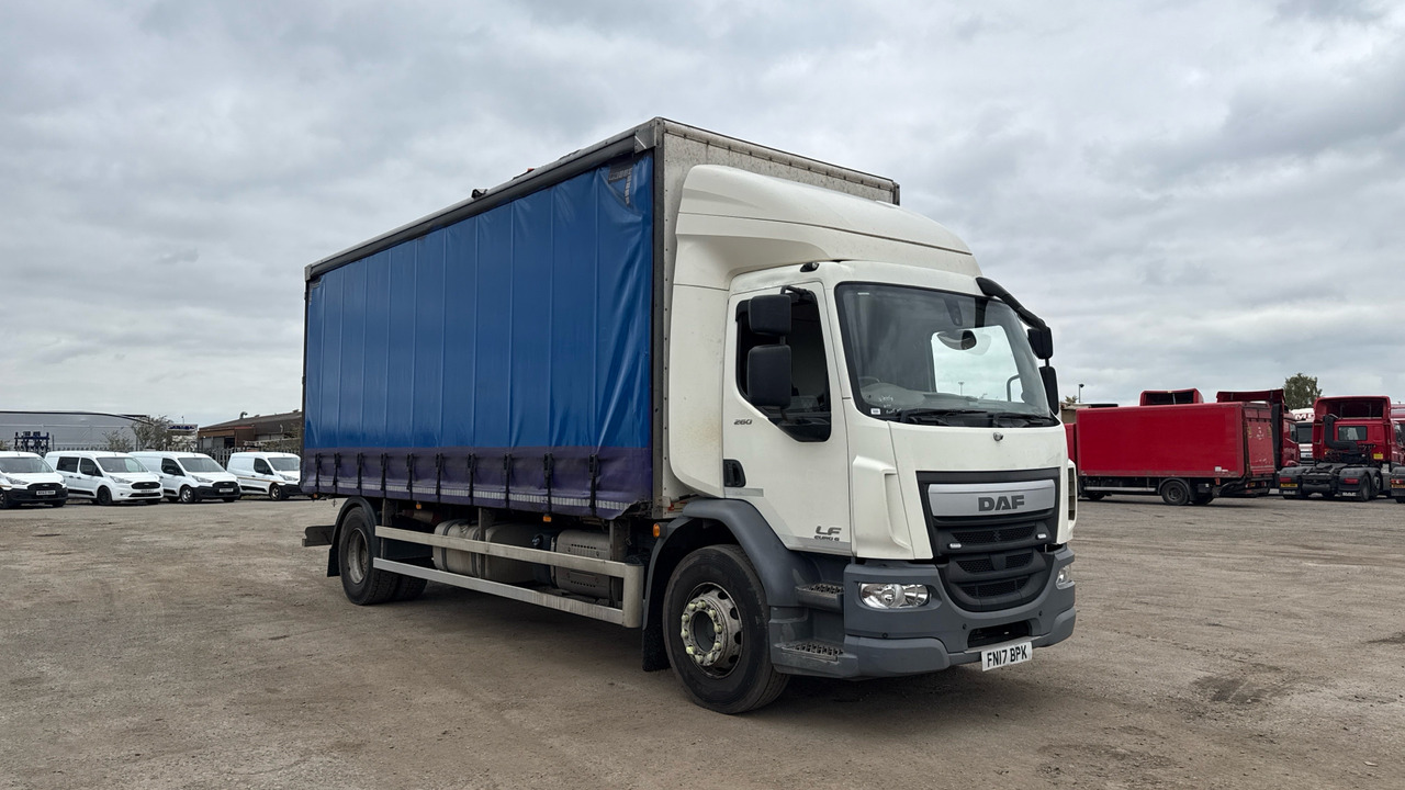 Daf LF 260 - 侧帘卡车:图1 Daf LF 260 - 侧帘卡车:图1