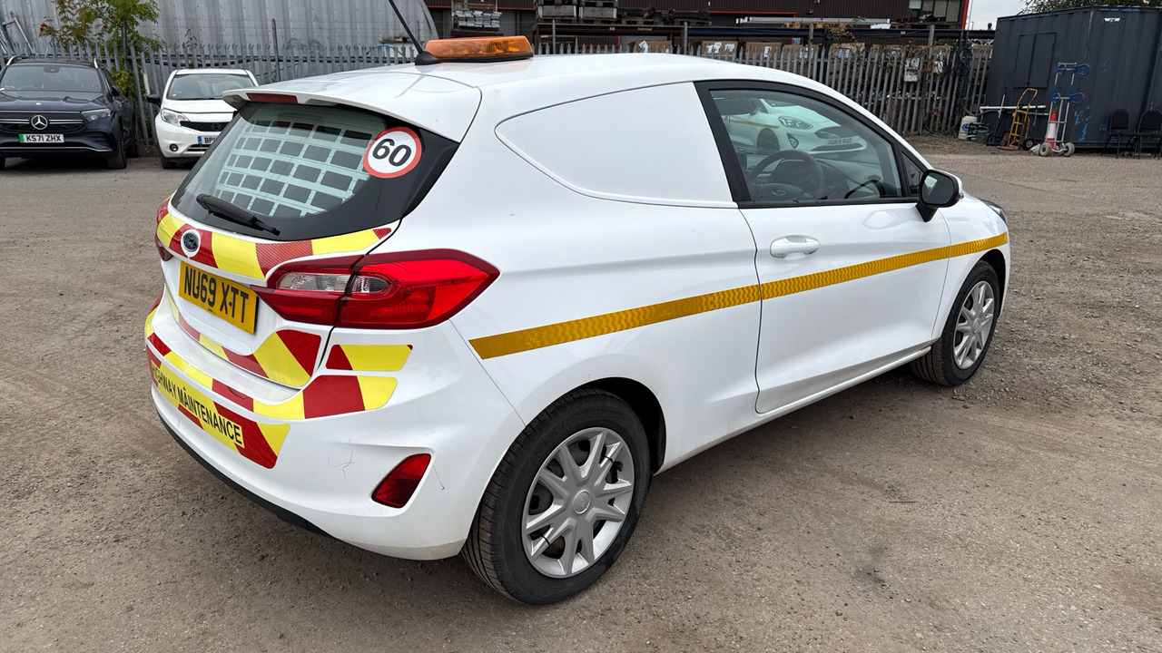 FORD FIESTA 1.5 TDCi - 汽车:图4 FORD FIESTA 1.5 TDCi - 汽车:图4