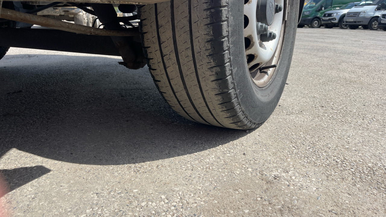 无侧窗厢式货车 FORD TRANSIT 350 2.0 TDCi 105PS：图19