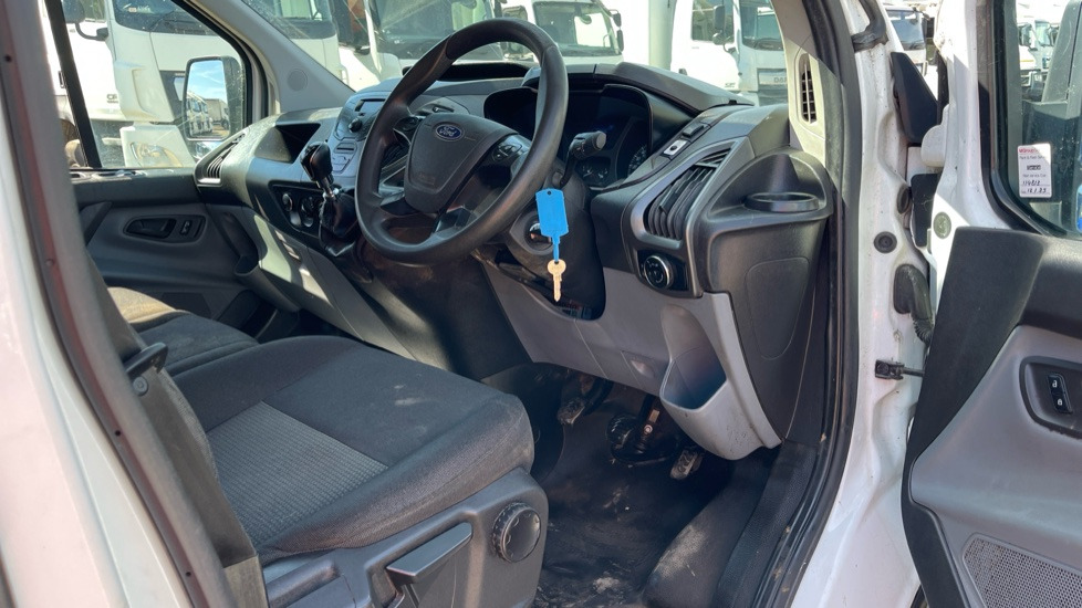 FORD TRANSIT CUSTOM 290 2.0 TDCI 105PS - 无侧窗厢式货车:图5 FORD TRANSIT CUSTOM 290 2.0 TDCI 105PS - 无侧窗厢式货车:图5