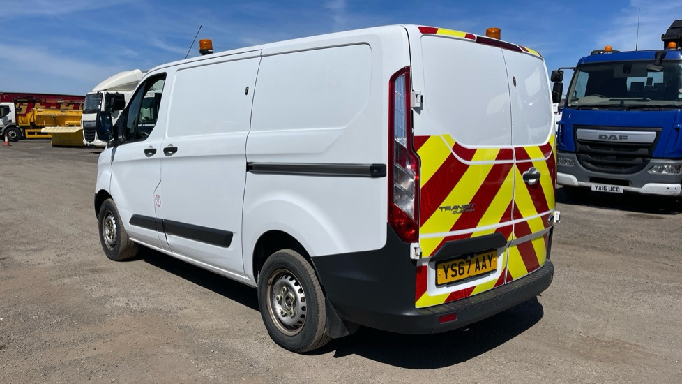 FORD TRANSIT CUSTOM 290 2.0 TDCI 105PS - 无侧窗厢式货车:图3 FORD TRANSIT CUSTOM 290 2.0 TDCI 105PS - 无侧窗厢式货车:图3