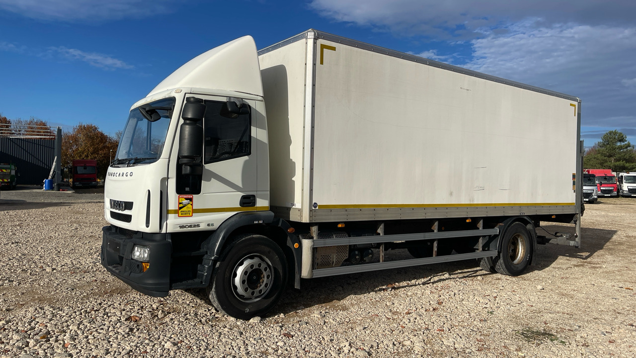 Iveco Eurocargo 180E25 - 厢式卡车:图2 Iveco Eurocargo 180E25 - 厢式卡车:图2