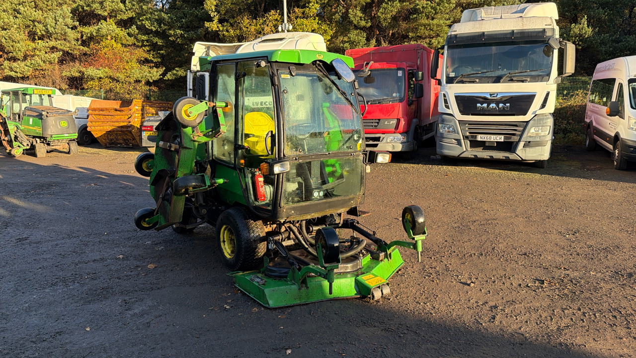JOHN DEERE 1600 TURBO SERIES 2 - 园林割草机:图1 JOHN DEERE 1600 TURBO SERIES 2 - 园林割草机:图1