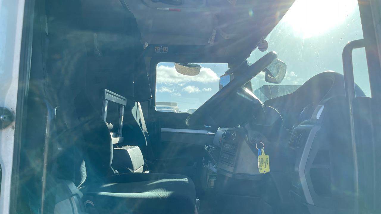 MAN TGX 18.400 - 侧帘卡车:图5 MAN TGX 18.400 - 侧帘卡车:图5