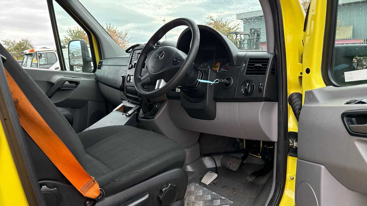 MERCEDES-BENZ SPRINTER 519 CDI - 救护车:图5 MERCEDES-BENZ SPRINTER 519 CDI - 救护车:图5