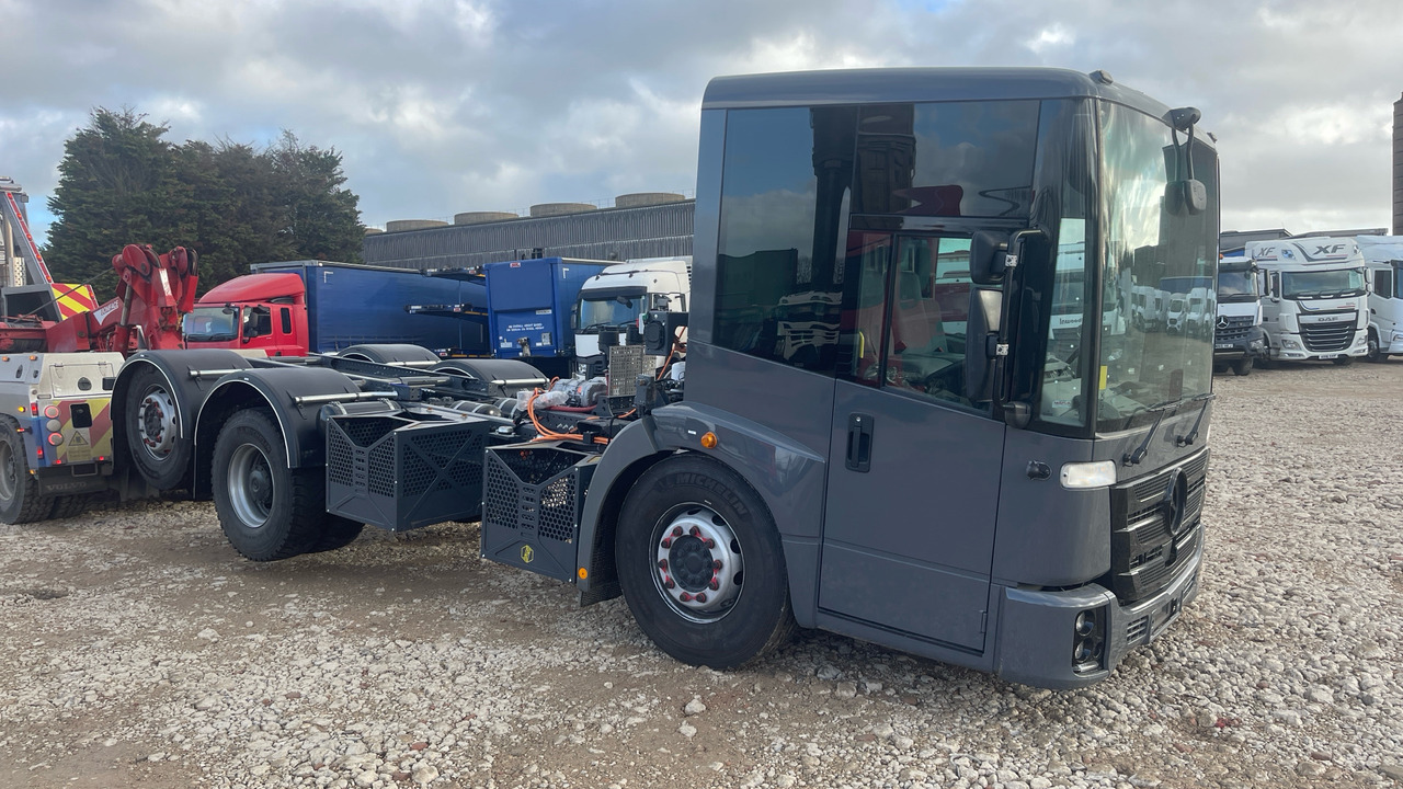 Mercedes-Benz Econic - 驾驶室底盘卡车:图2 Mercedes-Benz Econic - 驾驶室底盘卡车:图2