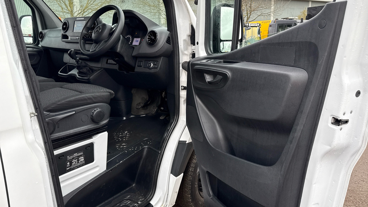 Mercedes-Benz Sprinter 315 CDI Premium - 无侧窗厢式货车:图5 Mercedes-Benz Sprinter 315 CDI Premium - 无侧窗厢式货车:图5