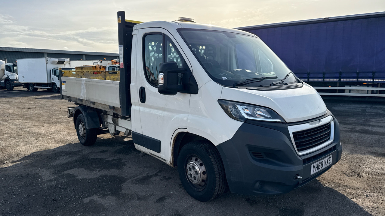 PEUGEOT BOXER 355 2.0 BlueHDi 130ps - 翻斗货车:图2 PEUGEOT BOXER 355 2.0 BlueHDi 130ps - 翻斗货车:图2