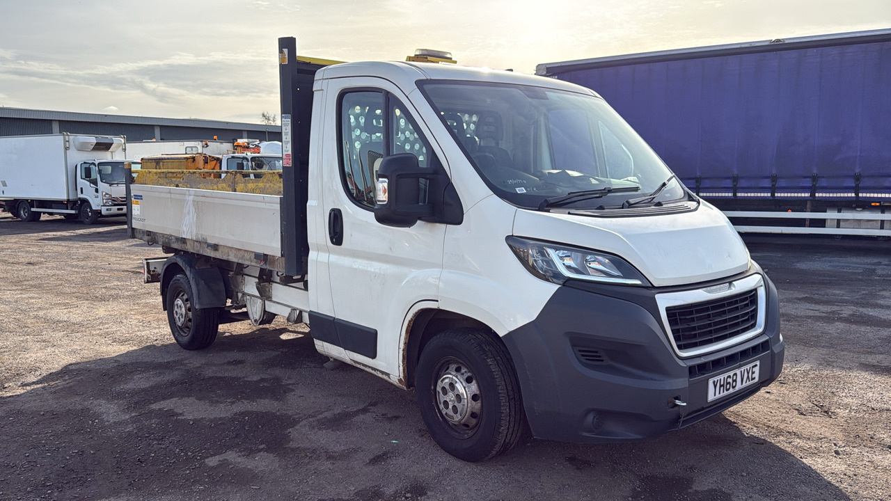 PEUGEOT BOXER 355 2.0 BlueHDi 130ps - 翻斗货车:图1 PEUGEOT BOXER 355 2.0 BlueHDi 130ps - 翻斗货车:图1