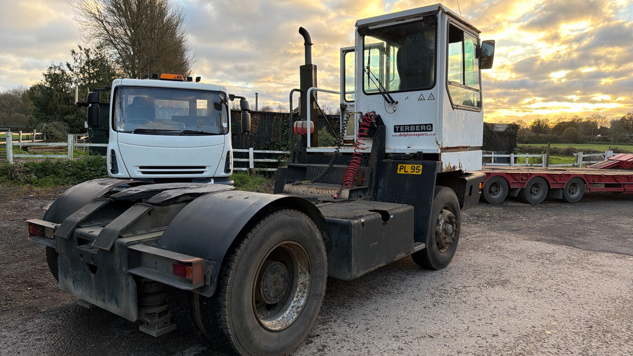 TERBERG YT180 - 牵引车:图3 TERBERG YT180 - 牵引车:图3