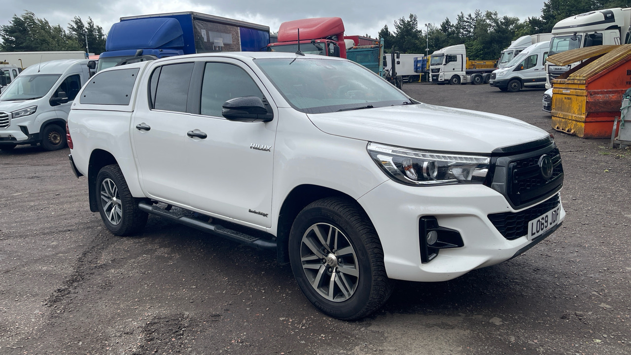 Toyota Hilux Invincible X 2.4 D-4D 150PS - 皮卡车, 康比货车:图1 Toyota Hilux Invincible X 2.4 D-4D 150PS - 皮卡车, 康比货车:图1