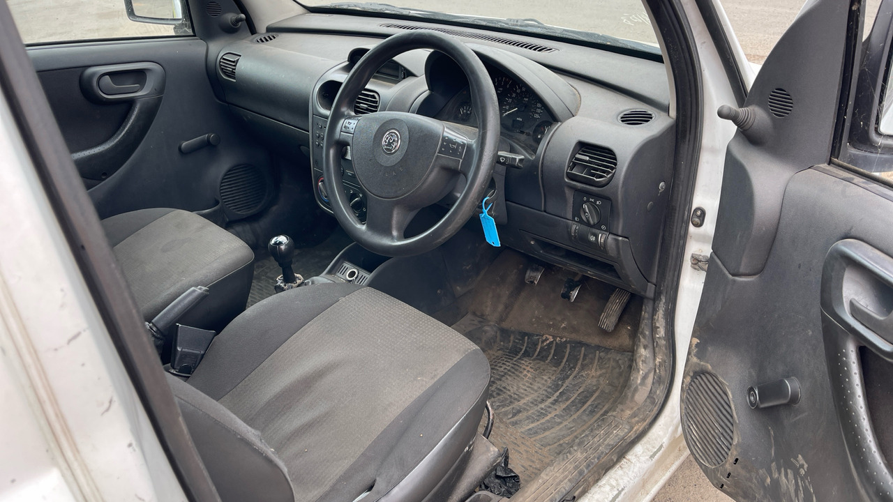 VAUXHALL COMBO 1700 16V 1.7 CDTI - 紧凑型面包车:图5 VAUXHALL COMBO 1700 16V 1.7 CDTI - 紧凑型面包车:图5