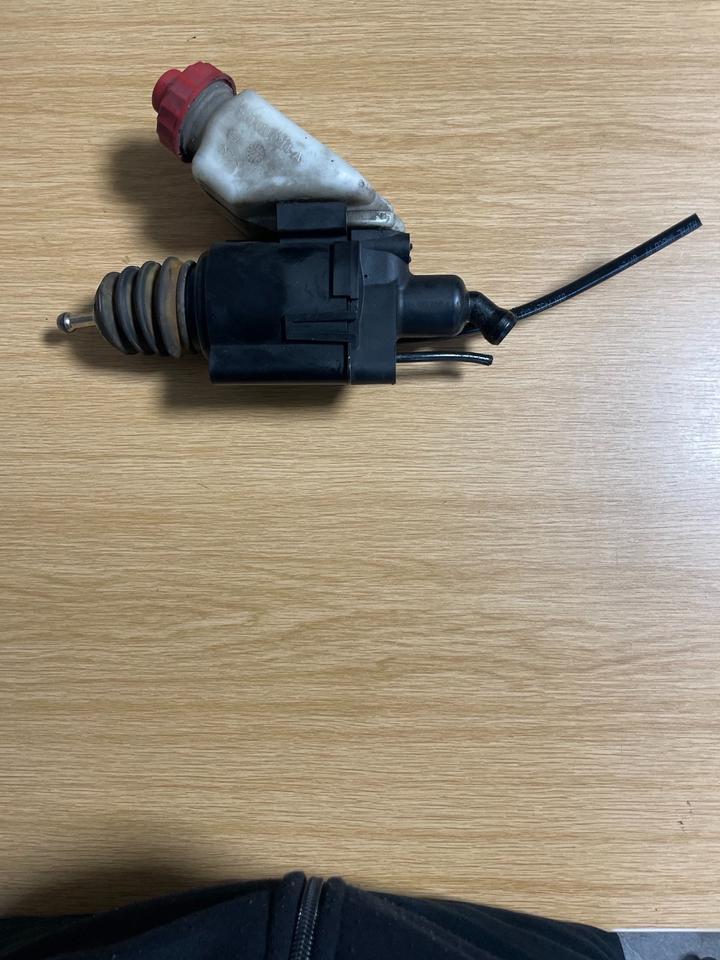 MAN Geberzylinder Kopplung WABCO 81.307006019 - 离合器主缸 适用于 卡车:图1 MAN Geberzylinder Kopplung WABCO 81.307006019 - 离合器主缸 适用于 卡车:图1