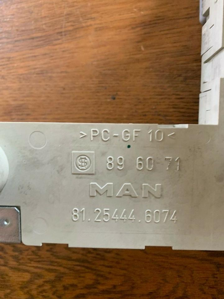 MAN TGS Sicherungskasten 81.25444.6074 - 保险丝 适用于 卡车:图2 MAN TGS Sicherungskasten 81.25444.6074 - 保险丝 适用于 卡车:图2