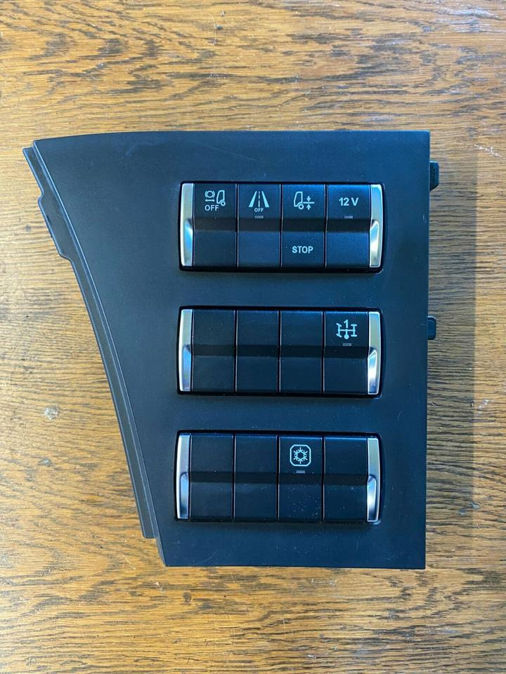 Mercedes Actros MP4 Bedienungspanel A 960 540 02 46 - 驾驶室和内部 适用于 卡车:图1 Mercedes Actros MP4 Bedienungspanel A 960 540 02 46 - 驾驶室和内部 适用于 卡车:图1