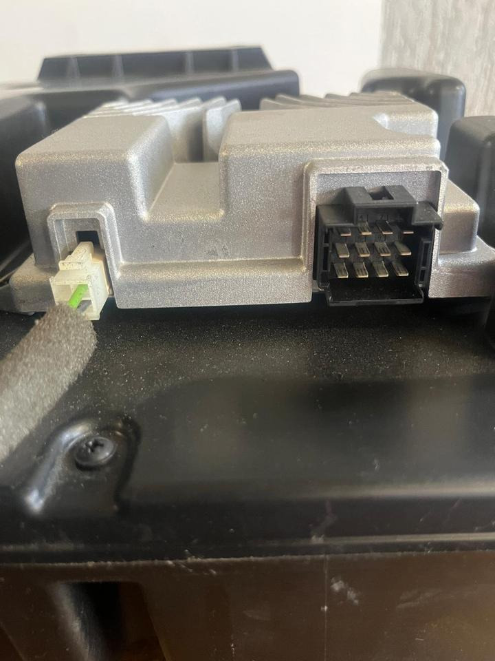 Mercedes Actros MP4 Subwoofer Soundsystem Bass A0018206202 - 仪表板 适用于 卡车:图4 Mercedes Actros MP4 Subwoofer Soundsystem Bass A0018206202 - 仪表板 适用于 卡车:图4