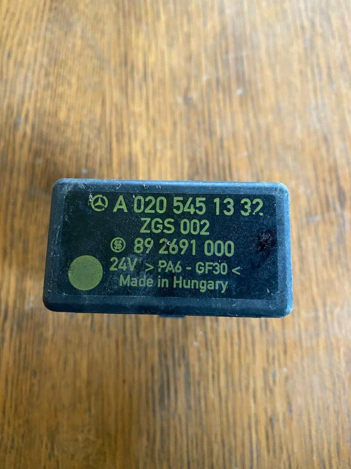 Mercedes Atego Blinkermodul Relais Steuergerät A 020 545 13 32 - ECU 适用于 卡车:图2 Mercedes Atego Blinkermodul Relais Steuergerät A 020 545 13 32 - ECU 适用于 卡车:图2