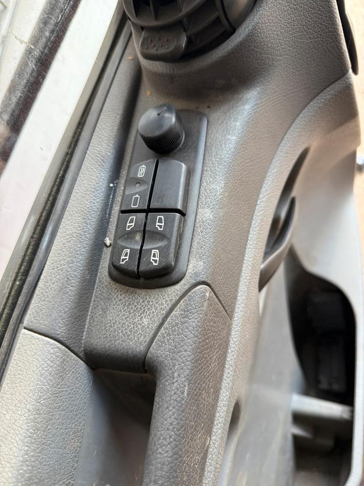 Mercedes Atego Fahrertür Rot Spiegel Innenverkleidung LN 74 - 车门及其零件 适用于 卡车:图3 Mercedes Atego Fahrertür Rot Spiegel Innenverkleidung LN 74 - 车门及其零件 适用于 卡车:图3