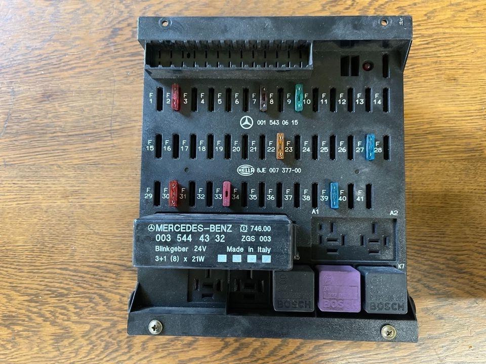 Mercedes Atego  Sicherungskasten (Zentralelektrik) 0015430615 - 保险丝 适用于 卡车:图1 Mercedes Atego  Sicherungskasten (Zentralelektrik) 0015430615 - 保险丝 适用于 卡车:图1