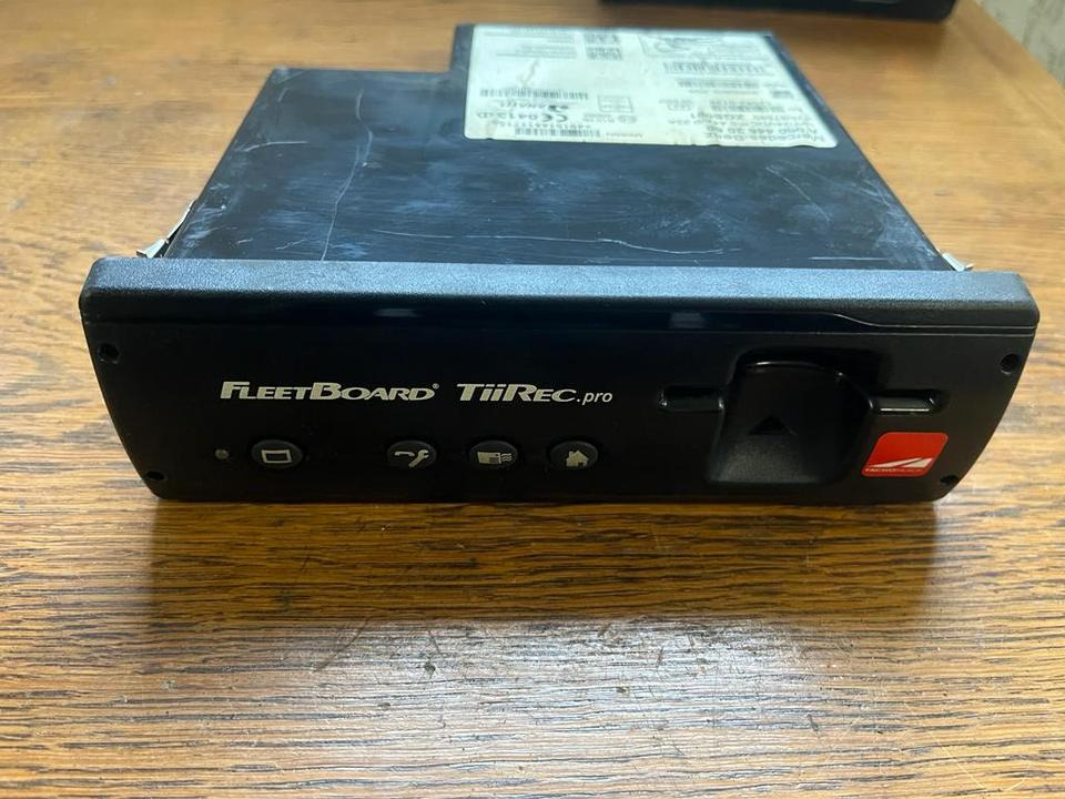 Mercedes-Benz Actros MP4 Tachograph FLEETBOARD A0004462060 - 行车记录仪 适用于 卡车:图1 Mercedes-Benz Actros MP4 Tachograph FLEETBOARD A0004462060 - 行车记录仪 适用于 卡车:图1