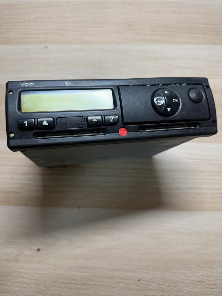 Mercedes Benz Actros MP4 VDO Tachograph A0014469033 - 行车记录仪:图2 Mercedes Benz Actros MP4 VDO Tachograph A0014469033 - 行车记录仪:图2