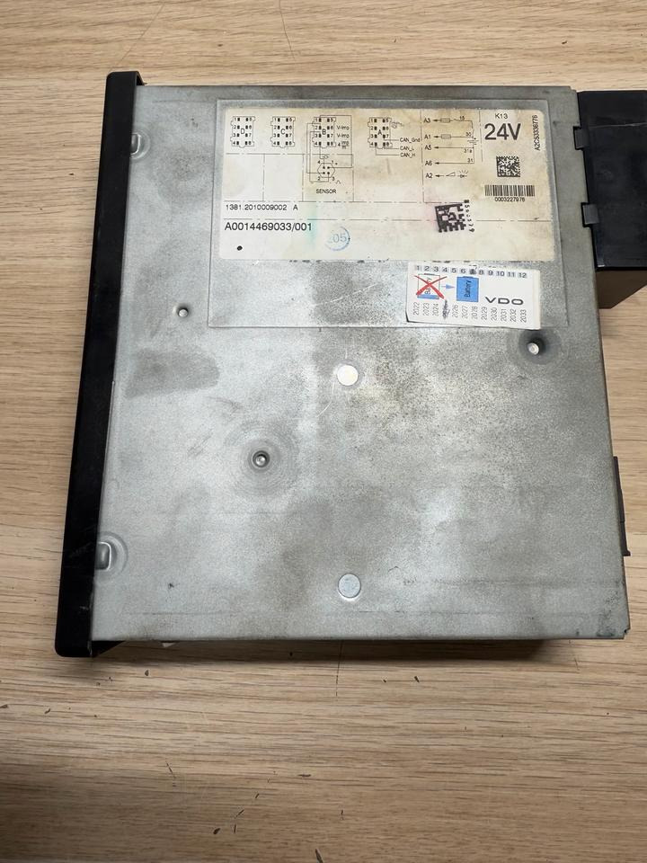 Mercedes Benz Actros MP4 VDO Tachograph A0014469033 - 行车记录仪:图4 Mercedes Benz Actros MP4 VDO Tachograph A0014469033 - 行车记录仪:图4