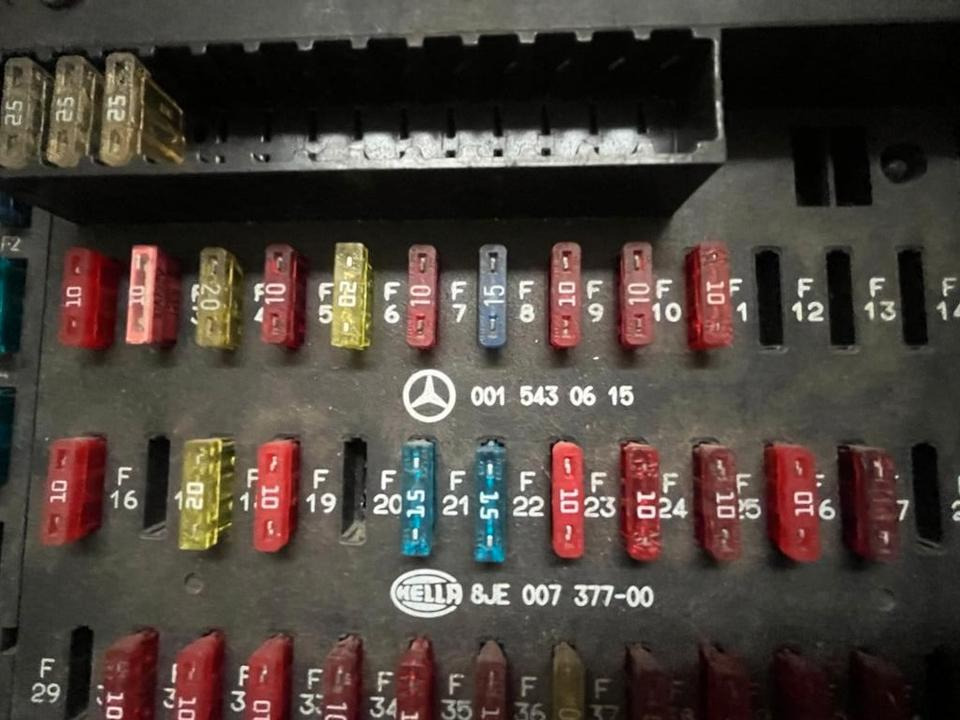 Mercedes Benz Actros Sicherungskasten 0015430615 - 保险丝 适用于 卡车:图2 Mercedes Benz Actros Sicherungskasten 0015430615 - 保险丝 适用于 卡车:图2