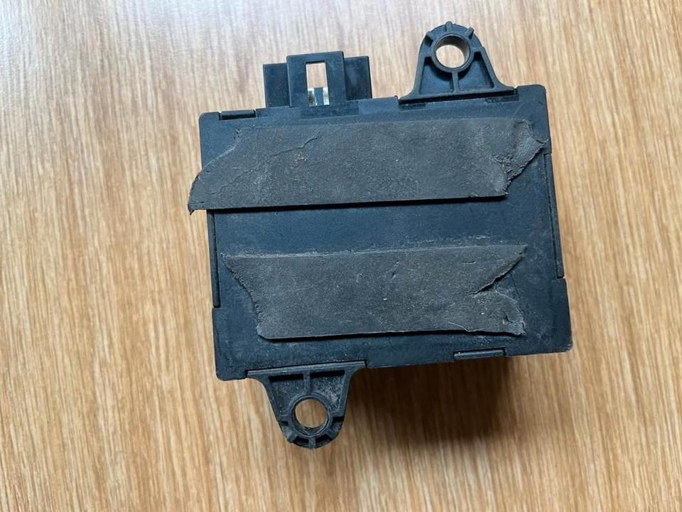 Mercedes Benz Vito W638 Wegfahrsperre Modul 0335456032 - ECU 适用于 卡车:图4 Mercedes Benz Vito W638 Wegfahrsperre Modul 0335456032 - ECU 适用于 卡车:图4
