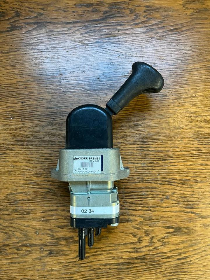 Mercedes Bremsventil Feststellbremse Handbremsventil A0004200284 - 制动阀 适用于 卡车:图1 Mercedes Bremsventil Feststellbremse Handbremsventil A0004200284 - 制动阀 适用于 卡车:图1