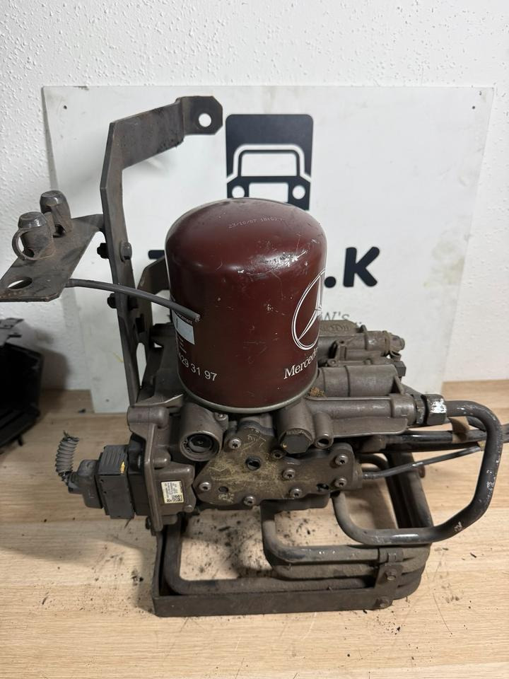 Mercedes KNORR-BREMSE LufttrocknerA0014465564 K138265 - 制动配件 适用于 卡车:图1 Mercedes KNORR-BREMSE LufttrocknerA0014465564 K138265 - 制动配件 适用于 卡车:图1