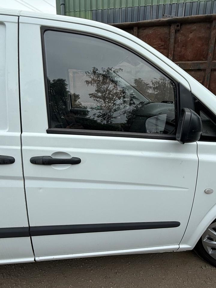 Mercedes VITO Beifahrertür Rechts komplett BJ 2012 - 车门及其零件 适用于 小型货车:图1 Mercedes VITO Beifahrertür Rechts komplett BJ 2012 - 车门及其零件 适用于 小型货车:图1