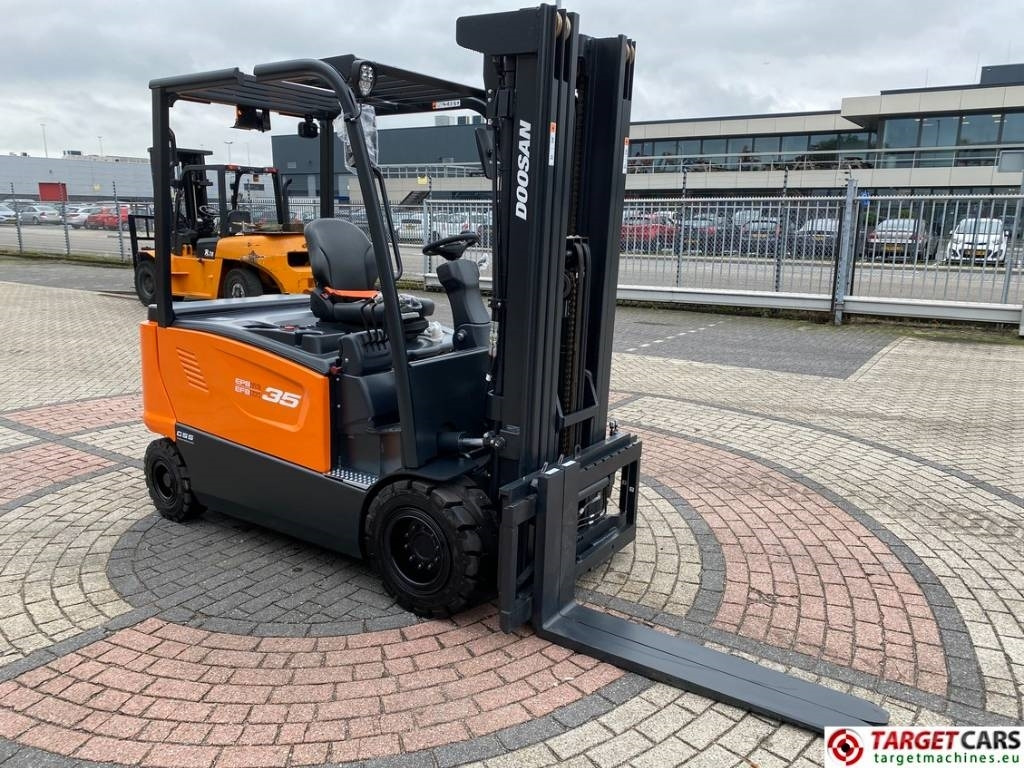 Doosan B35X-7 Plus Electric Forklift 3.5T Triplex-482cm  - 电动叉车:图3 Doosan B35X-7 Plus Electric Forklift 3.5T Triplex-482cm  - 电动叉车:图3