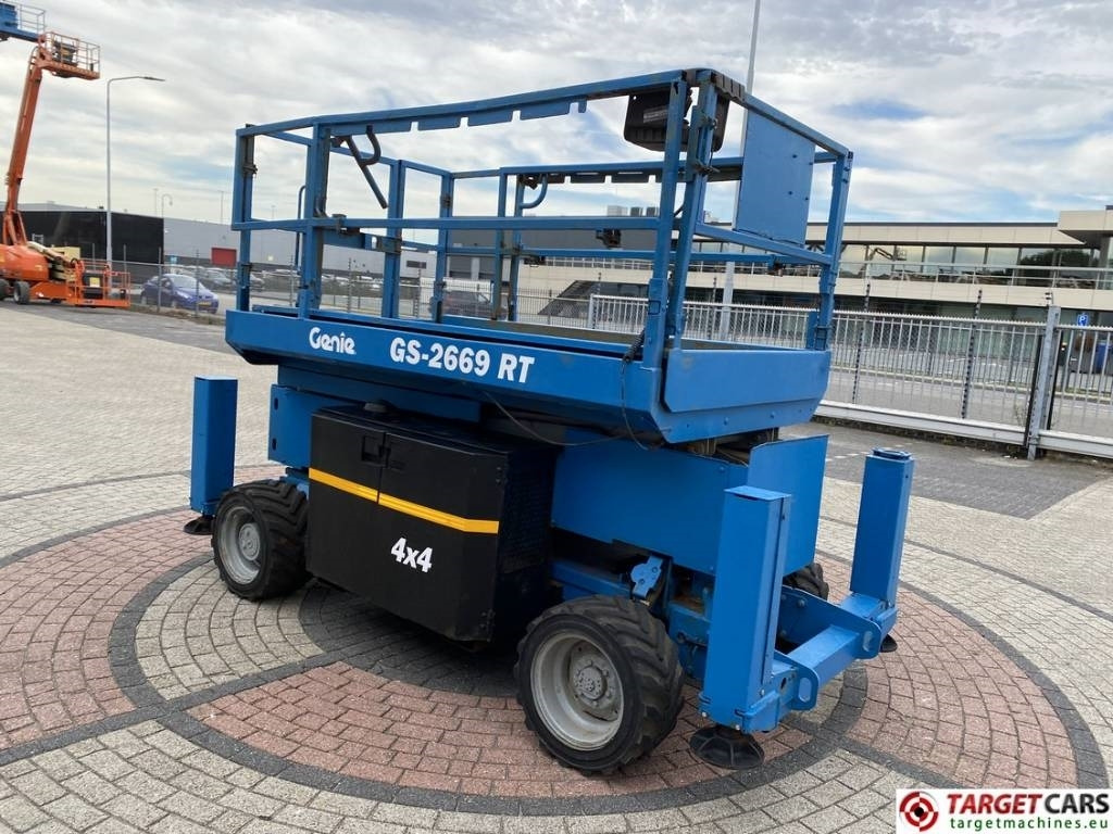 Genie GS-2669RT Diesel 4x4 Scissor Work Lift 1000cm  - 剪式升降机:图2 Genie GS-2669RT Diesel 4x4 Scissor Work Lift 1000cm  - 剪式升降机:图2