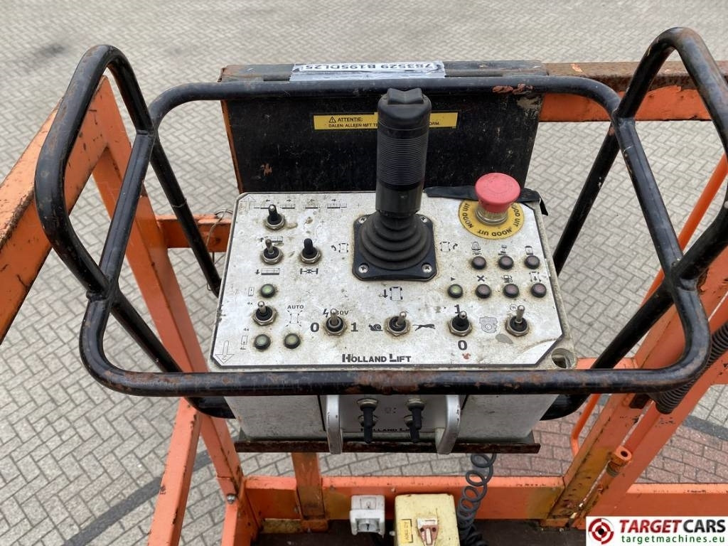 剪式升降机 Holland Lift B195DL-25 Diesel 4x4 Scissor Work Lift 2150cm：图9