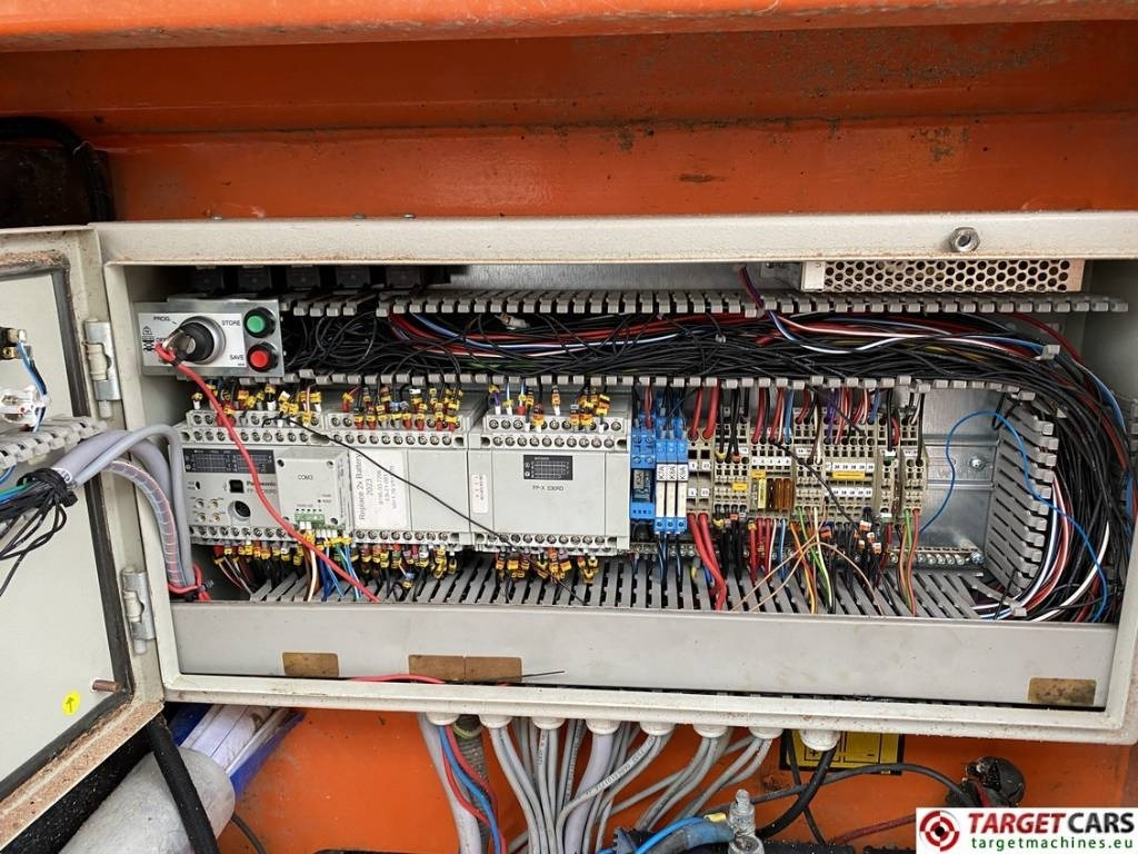 剪式升降机 Holland Lift B195DL-25 Diesel 4x4 Scissor Work Lift 2150cm：图15