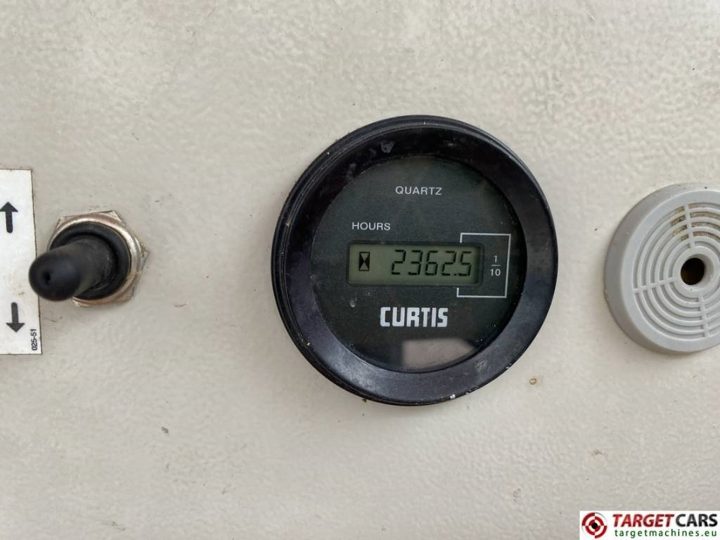 剪式升降机 Holland Lift B195DL-25 Diesel 4x4 Scissor Work Lift 2150cm：图14