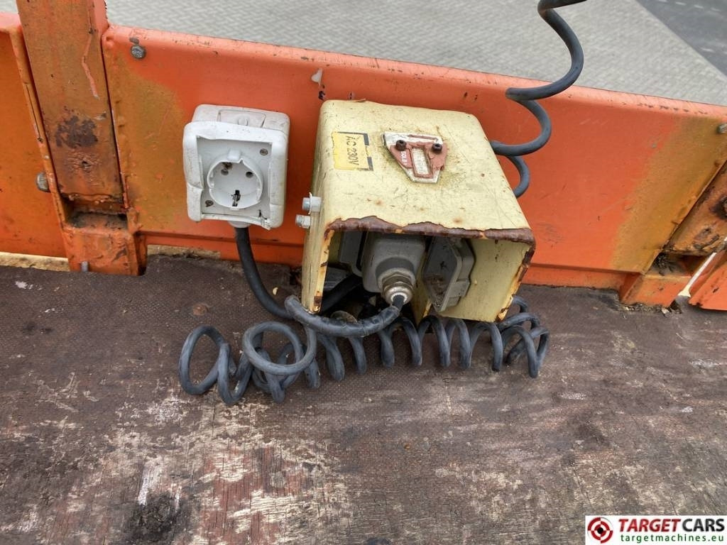 剪式升降机 Holland Lift B195DL-25 Diesel 4x4 Scissor Work Lift 2150cm：图39