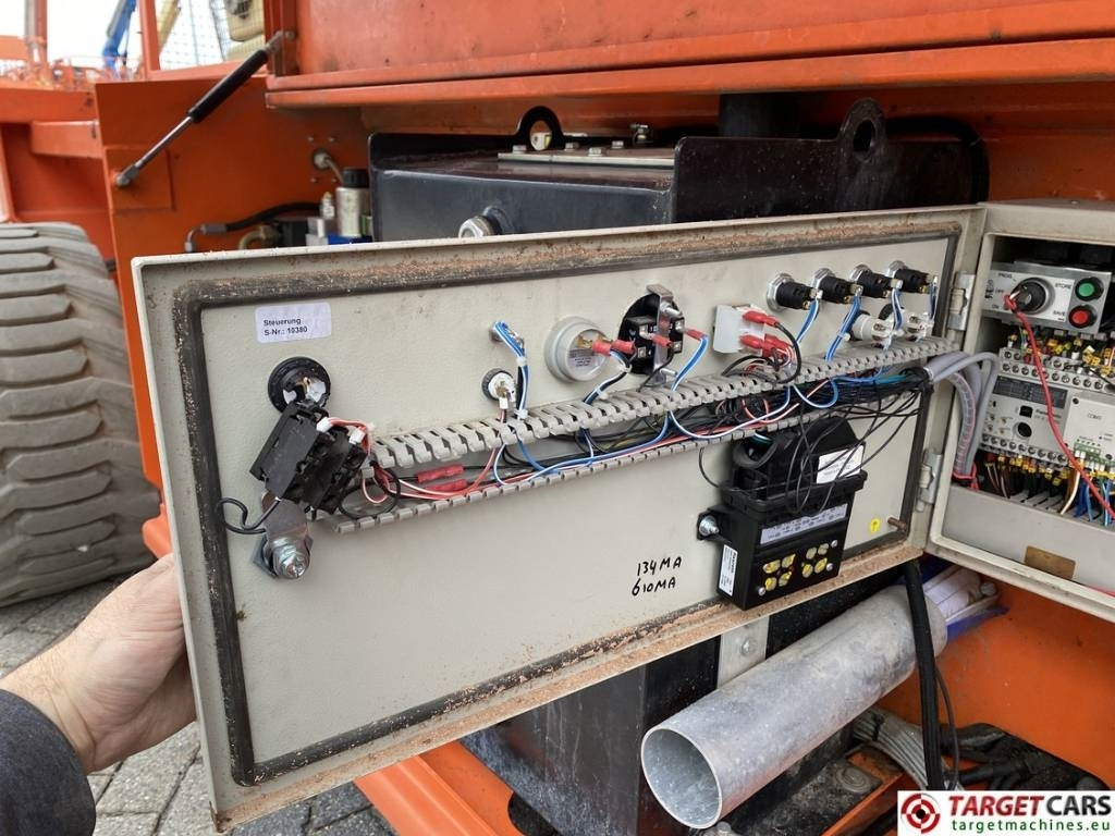 剪式升降机 Holland Lift B195DL-25 Diesel 4x4 Scissor Work Lift 2150cm：图16