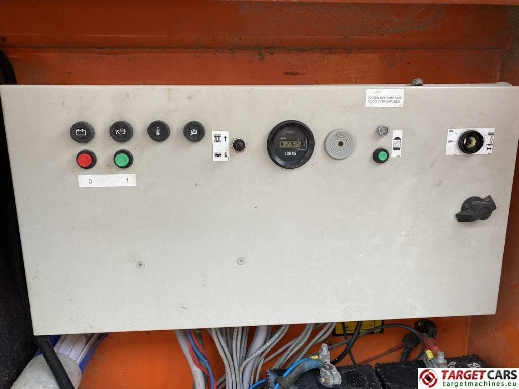 剪式升降机 Holland Lift B195DL-25 Diesel 4x4 Scissor Work Lift 2150cm：图13