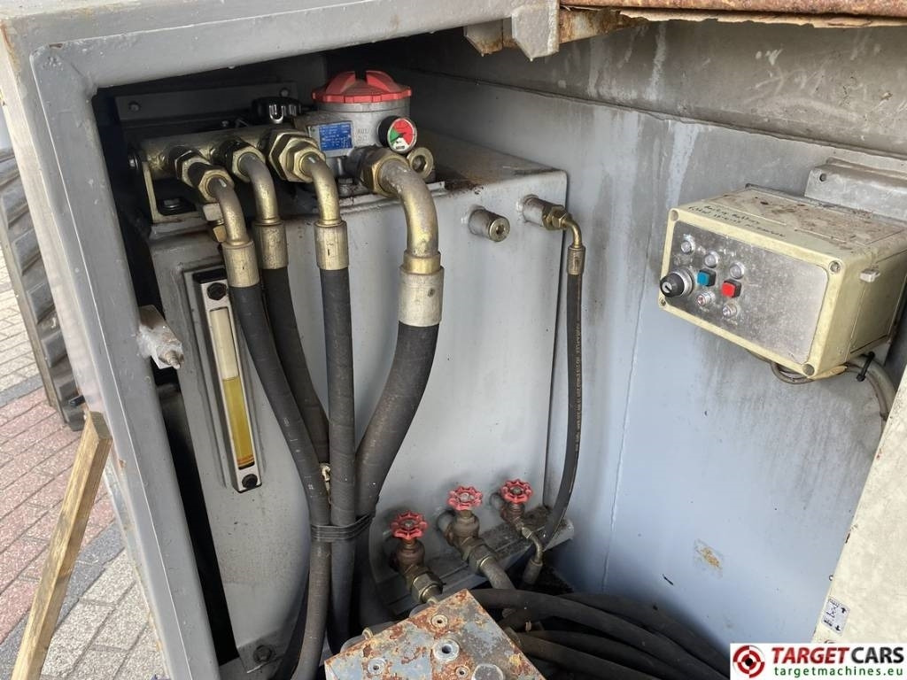 剪式升降机 Holland Lift Combistar M-250DL27 diesel scissor worklift 27.20M：图17