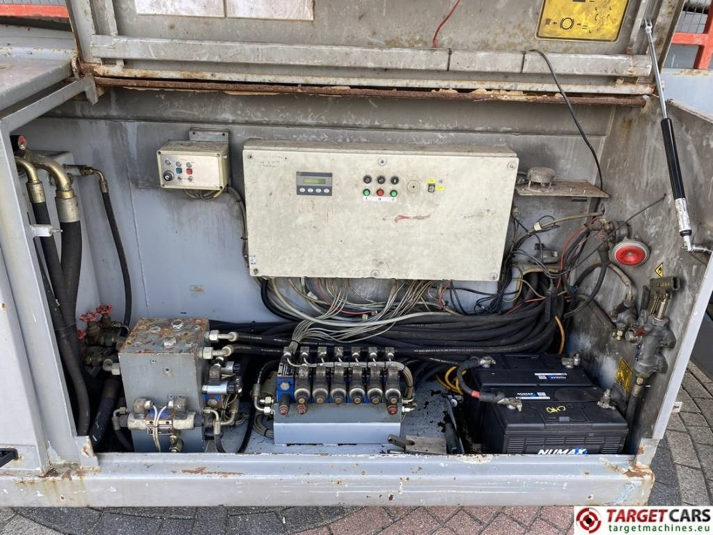 剪式升降机 Holland Lift Combistar M-250DL27 diesel scissor worklift 27.20M：图13