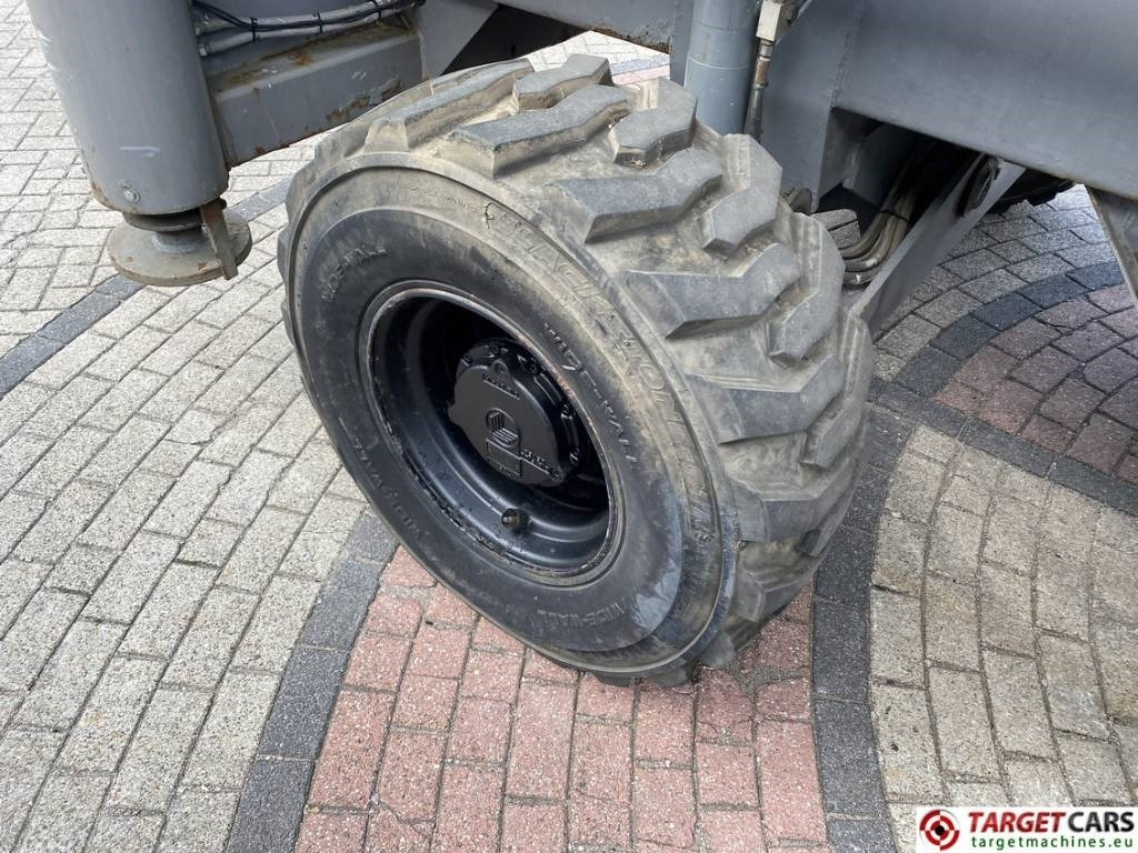 剪式升降机 Holland Lift Combistar M-250DL27 diesel scissor worklift 27.20M：图22