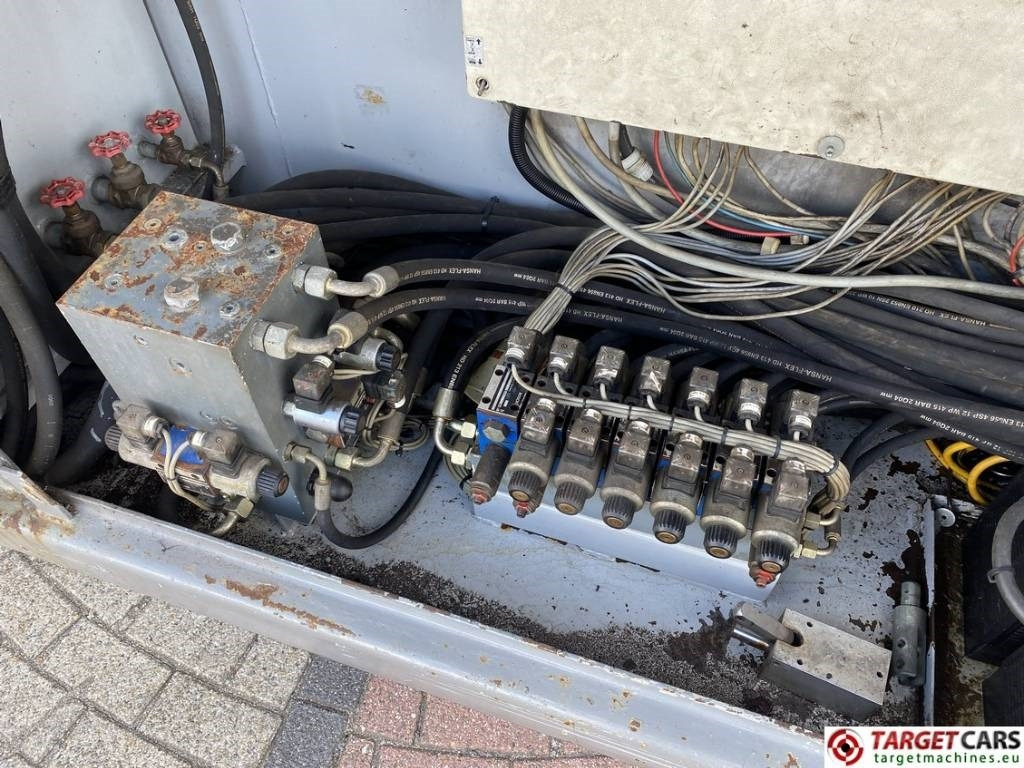 剪式升降机 Holland Lift Combistar M-250DL27 diesel scissor worklift 27.20M：图15