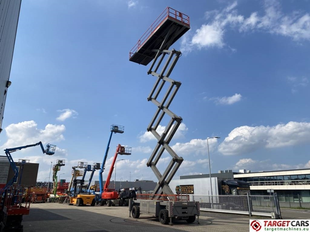 剪式升降机 Holland Lift Combistar M-250DL27 diesel scissor worklift 27.20M：图48