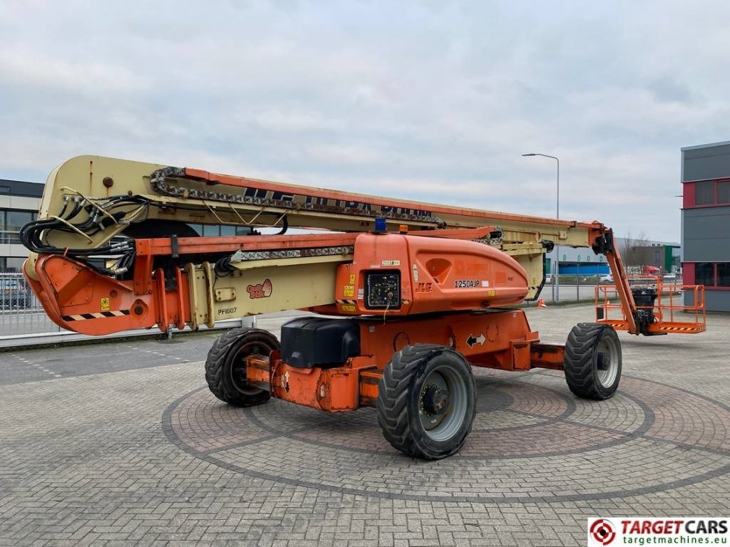 JLG 1250AJP Articulated 4x4x4 Diesel Boom Lift 4030cm - 铰接臂:图4 JLG 1250AJP Articulated 4x4x4 Diesel Boom Lift 4030cm - 铰接臂:图4